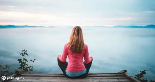 Mindfulness egzersizlerinin nasıl yapıldığını öğrenerek farkındalığınızı yükseltebilir ve daha huzurlu olabilirsiniz.