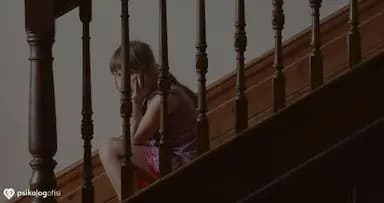 anne sevgisi görmeden büyüyen kız çocukları